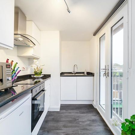 טדינגטון Twickenham Apartments By Charles מראה חיצוני תמונה